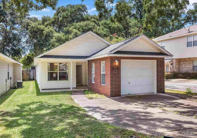3rd image of 6146 The Oaks Ln, Pensacola, FL 32504 | MLS# 687097