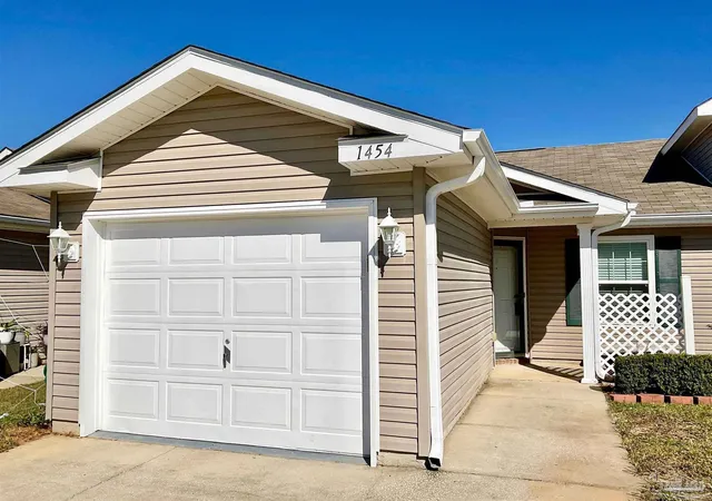 Photo 2 of Townhouse for sale at 1454 Dunhurst Dr, Pensacola, FL 32534 | MLS# 686226 | Listing updated on 2026-08-29