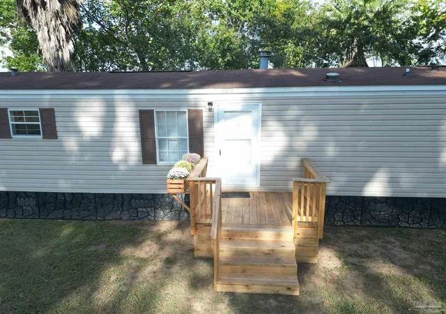 Photo 3 of Manufactured home for sale at 11570 N Highway 87, Milton, FL 32570 | MLS# 687667 | Listing updated on 2026-09-13