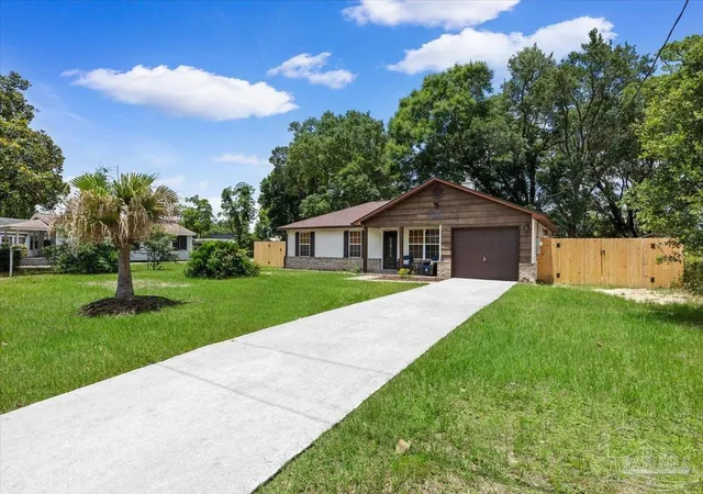 Photo 3 of Single family home for sale at 1220 E Leonard St, Pensacola, FL 32503 | MLS# 687537 | Listing updated on 2026-09-29
