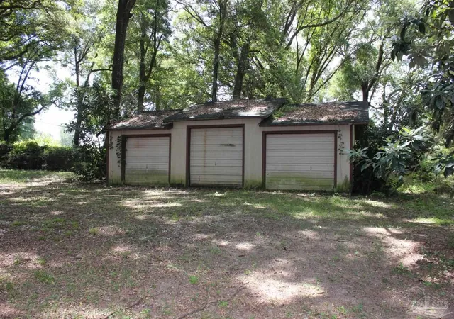 Photo 3 of Single family home for sale at 6691 Wonderlake Rd, Pensacola, FL 32526 | MLS# 686025 | Listing updated on 2026-09-14