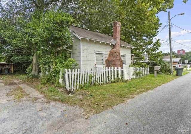 Photo 3 of Single family home for sale at 7 Broadmoor Ln #2, Pensacola, FL 32507 | MLS# 686824 | Listing updated on 2026-10-07