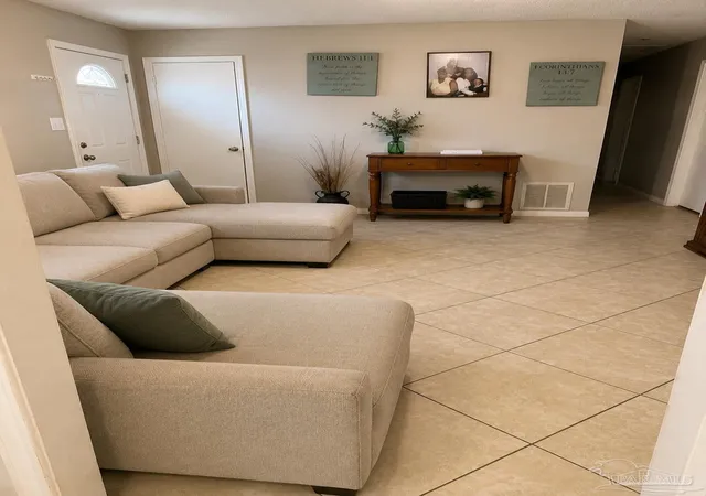 Photo 2 of Single family home for sale at 170 Overlook Dr, Pensacola, FL 32503 | MLS# 686214 | Listing updated on 2026-09-09