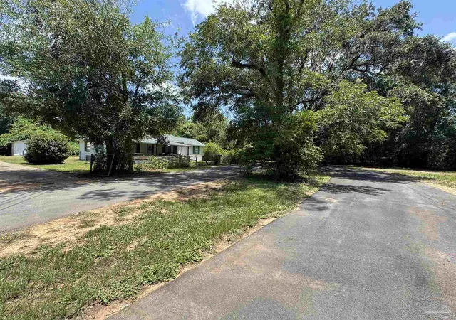 2nd image of 4040 Wilkes St, Milton, FL 32571 | MLS# 686454