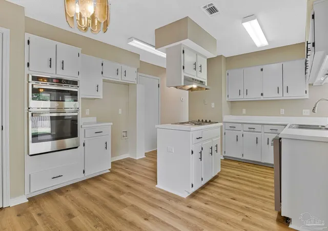 Photo 2 of Sale Pending at 3511 Silvertree Ln, Pensacola, FL 32504 | MLS# 686272 | Listing updated on 2026-10-19