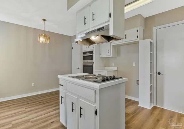 Photo 3 of Sale Pending at 3511 Silvertree Ln, Pensacola, FL 32504 | MLS# 686272 | Listing updated on 2026-10-19
