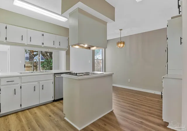 Photo 4 of Sale Pending at 3511 Silvertree Ln, Pensacola, FL 32504 | MLS# 686272 | Listing updated on 2026-10-19