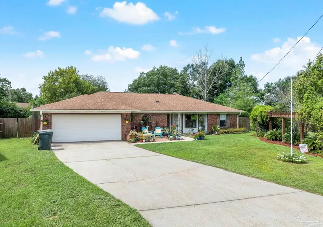 Photo 2 of Single family home for sale at 1305 Little Crk Cir, Pensacola, FL 32506 | MLS# 687230 | Listing updated on 2026-09-02