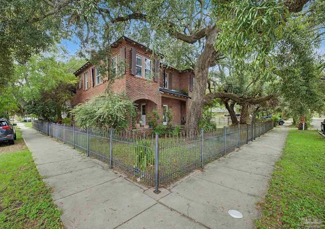 Photo 3 of Multi family home for sale at 401 N Barcelona St, Pensacola, FL 32501 | MLS# 686716 | Listing updated on 2026-10-05