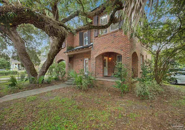 Photo 3 of House for sale at 401 N Barcelona St, Pensacola, FL 32501 | MLS# 686716 | Listing updated on 2026-10-05