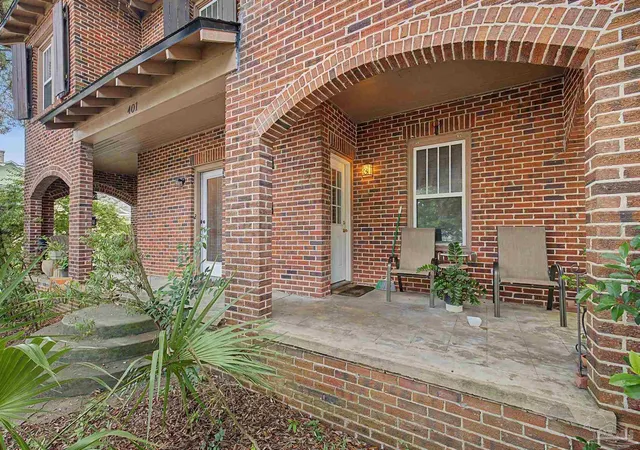 Photo 4 of House for sale at 401 N Barcelona St, Pensacola, FL 32501 | MLS# 686716 | Listing updated on 2026-10-05