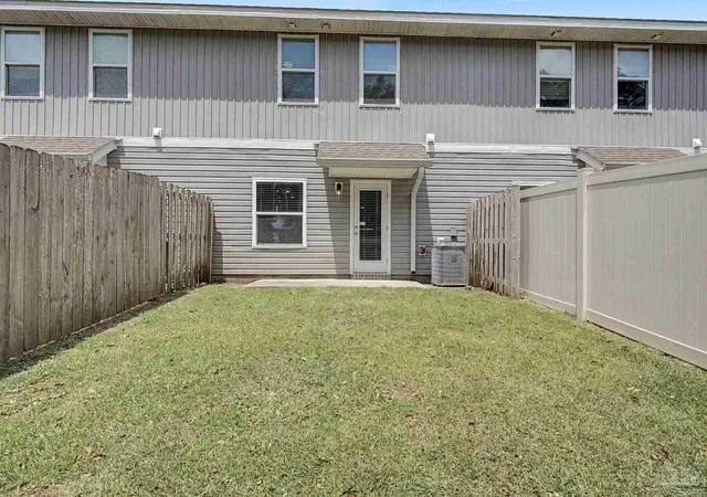 Photo 3 of Townhouse for sale at 6004 Royal Port Ct, Pensacola, FL 32526 | MLS# 686463 | Listing updated on 2026-10-05