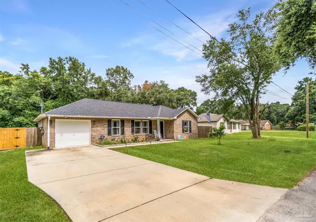 Photo 3 of Single family home for sale at 4866 Lamar Dr, Milton, FL 32571 | MLS# 685905 | Listing updated on 2026-09-04