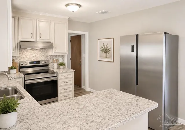 Photo 2 of Single family home for sale at 6 Rodgers Pl, Pensacola, FL 32506 | MLS# 687234 | Listing updated on 2026-08-25