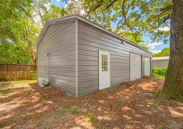 Photo 3 of Single family home for sale at 6605 Lee St, Milton, FL 32570 | MLS# 686132 | Listing updated on 2026-09-23