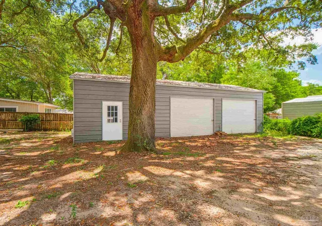 Photo 3 of Single family home for sale at 6605 Lee St, Milton, FL 32570 | MLS# 686132 | Listing updated on 2026-09-23
