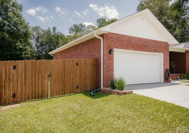 Photo 3 of Sale Pending at 7282 Birdie Ln, Milton, FL 32570 | MLS# 686639 | Listing updated on 2026-10-02