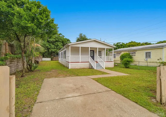 3rd image of 811 N D St, Pensacola, FL 32501 | MLS# 687120
