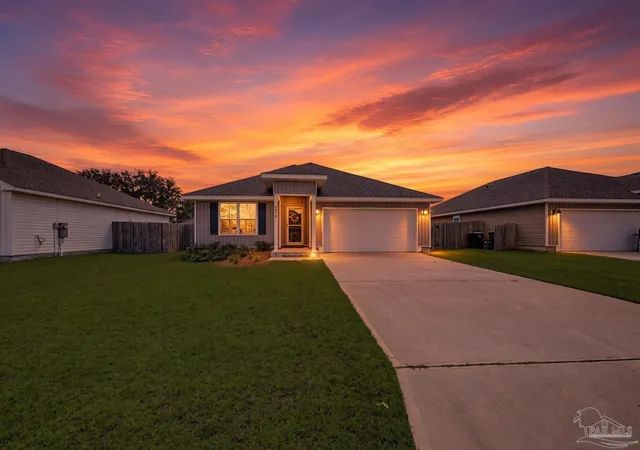 Photo 3 of Single family home for sale at 5976 Laurel Oak Dr, Pensacola, FL 32526 | MLS# 687413 | Listing updated on 2026-09-21