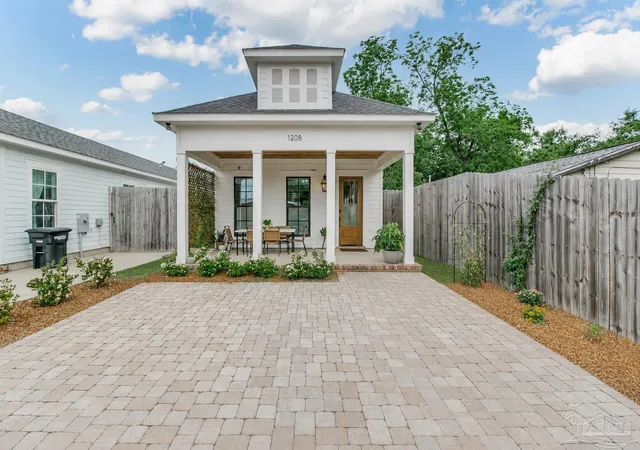 Photo 1 of Single family home for sale at 1208 E Fisher St, Pensacola, FL 32503 | MLS# 686066 | Listing updated on 2026-10-06