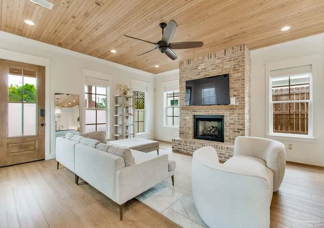 Photo 4 of Single family home for sale at 1208 E Fisher St, Pensacola, FL 32503 | MLS# 686066 | Listing updated on 2026-10-06