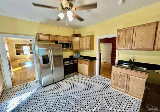 4th image of 1505 W Garden St, Pensacola, FL 32502 | MLS# 686991