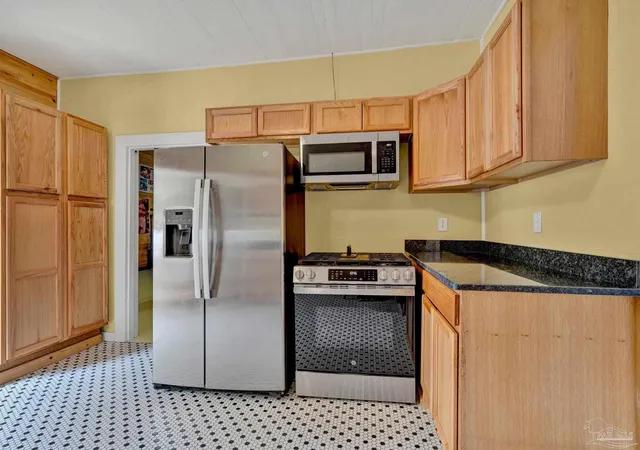 5th image of 1505 W Garden St, Pensacola, FL 32502 | MLS# 686991
