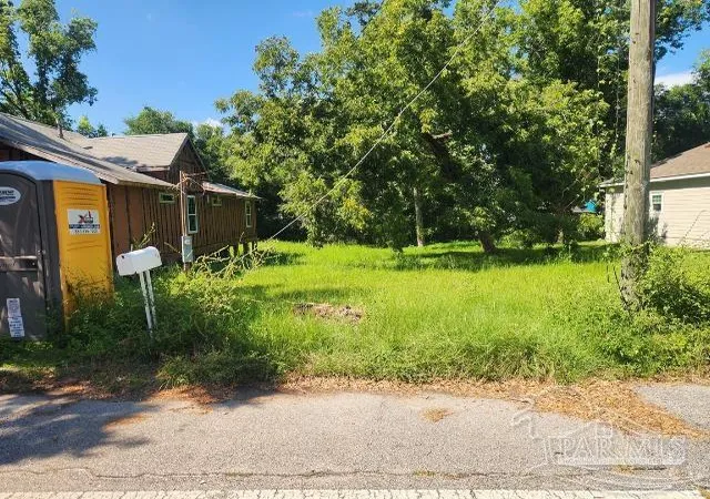 Land for sale at 1400 W Jackson St, Pensacola, FL 32501 | MLS# 687447