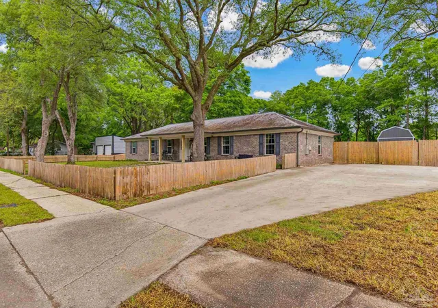 Photo 2 of Single family home for sale at 6628 Hinote St, Milton, FL 32570 | MLS# 687586 | Listing updated on 2026-09-29