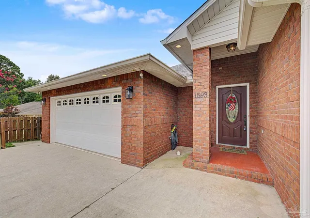 Photo 2 of Single family home for sale at 1593 Hunters Crk Cir, Cantonment, FL 32533 | MLS# 685989 | Listing updated on 2026-08-24