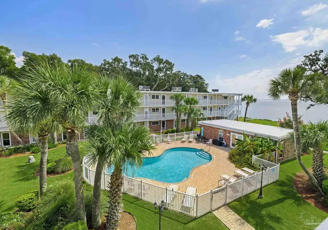 2nd image of 710 Scenic Hwy, Pensacola, FL 32503