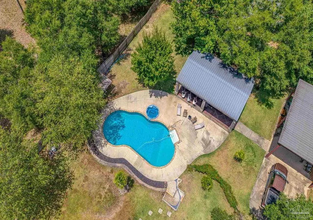 3rd image of 2900 Wallace Lake Rd, Milton, FL 32571 | MLS# 687344