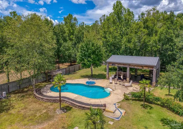 4th image of 2900 Wallace Lake Rd, Milton, FL 32571 | MLS# 687344