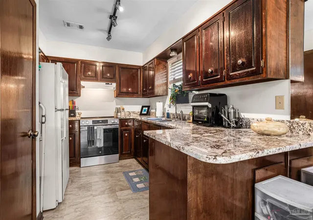 Photo 4 of Townhouse for sale at 6154 Alicia Dr, Pensacola, FL 32504 | MLS# 686141 | Listing updated on 2026-09-14