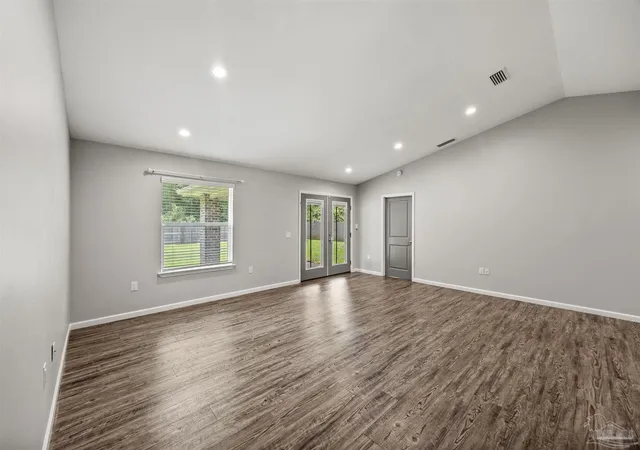4th image of 5622 Riviera Dr, Milton, FL 32583 | MLS# 686811