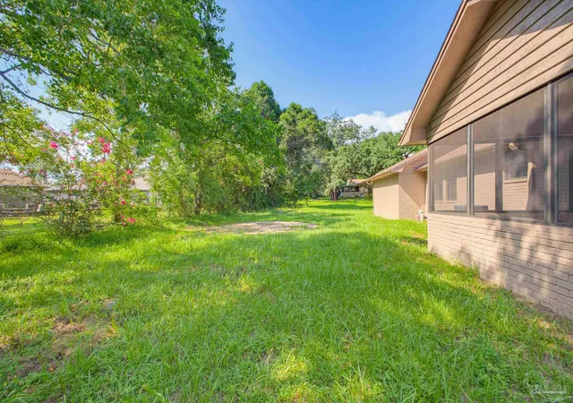 Photo 4 of Single family home for sale at 27 S 72nd Avenue, Pensacola, FL 32506 | MLS# 687701 | Listing updated on 2026-10-26