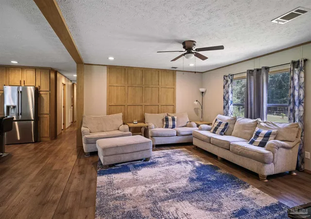 Photo 3 of Manufactured home for sale at 11437 Floridale Dr, Milton, FL 32583 | MLS# 687767 | Listing updated on 2026-09-12