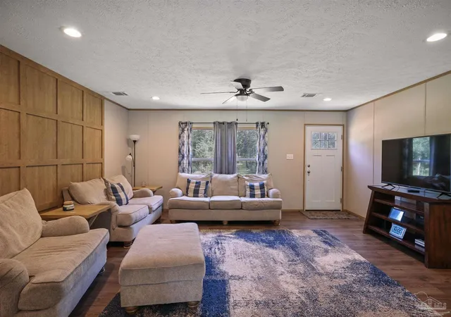 Photo 3 of Manufactured home for sale at 11437 Floridale Dr, Milton, FL 32583 | MLS# 687767 | Listing updated on 2026-09-30