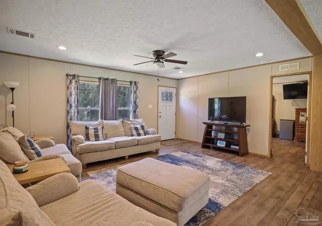 Photo 4 of Manufactured home for sale at 11437 Floridale Dr, Milton, FL 32583 | MLS# 687767 | Listing updated on 2026-09-30