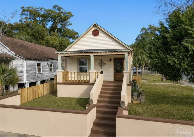 Photo 4 of Single family home for sale at 400 E Lloyd St, Pensacola, FL 32503 | MLS# 686886 | Listing updated on 2026-09-15