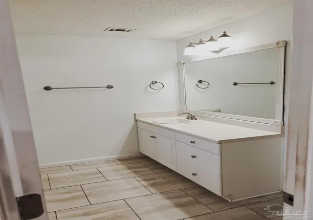 Photo 4 of Single family home for sale at 2436 Gulf Breeze Ave, Pensacola, FL 32507 | MLS# 682438 | Listing updated on 2026-09-12