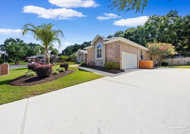Photo 3 of Single family home for sale at 3029 Liana Ln, Pensacola, FL 32505 | MLS# 685976 | Listing updated on 2026-10-08