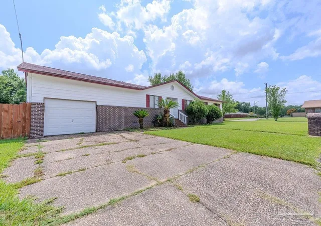 Photo 3 of Single family home for sale at 740 Maple Woods Cir, Pensacola, FL 32534 | MLS# 686172 | Listing updated on 2026-07-28
