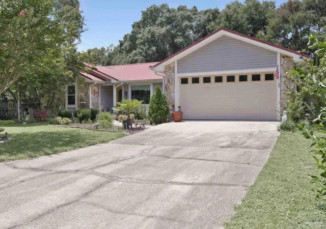 Photo 3 of Single family home for sale at 5820 Laurelwood Dr, Crestview, FL 32539 | MLS# 687024 | Listing updated on 2026-08-11