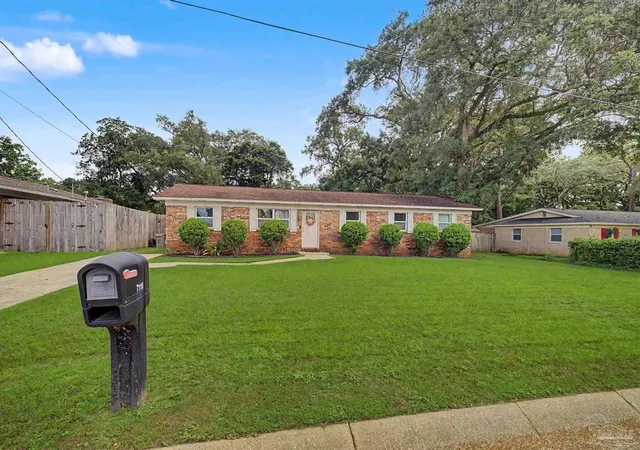 2nd image of 7110 Peninsula Dr, Pensacola, FL 32526 | MLS# 687772