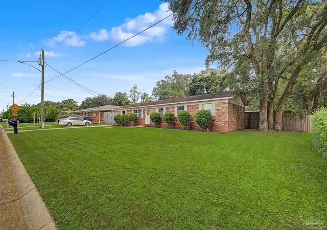 3rd image of 7110 Peninsula Dr, Pensacola, FL 32526 | MLS# 687772