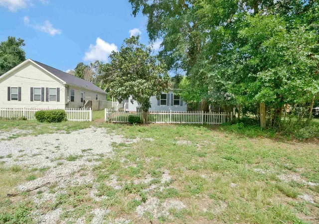Photo 2 of Single family home for sale at 2007 Augusta Ave, Pensacola, FL 32507 | MLS# 686089 | Listing updated on 2026-07-17