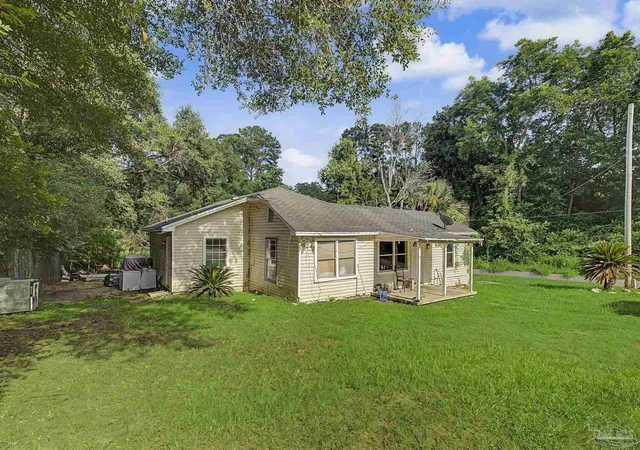 Photo 2 of Single family home for sale at 197 Hudson St, Crestview, FL 32536 | MLS# 686472 | Listing updated on 2026-08-24