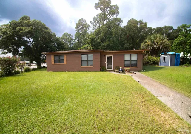 Photo 2 of Single family home for sale at 3933 N 9th Avenue, Pensacola, FL 32503 | MLS# 684924 | Listing updated on 2026-08-04