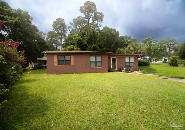 Photo 3 of Single family home for sale at 3933 N 9th Avenue, Pensacola, FL 32503 | MLS# 684924 | Listing updated on 2026-08-04